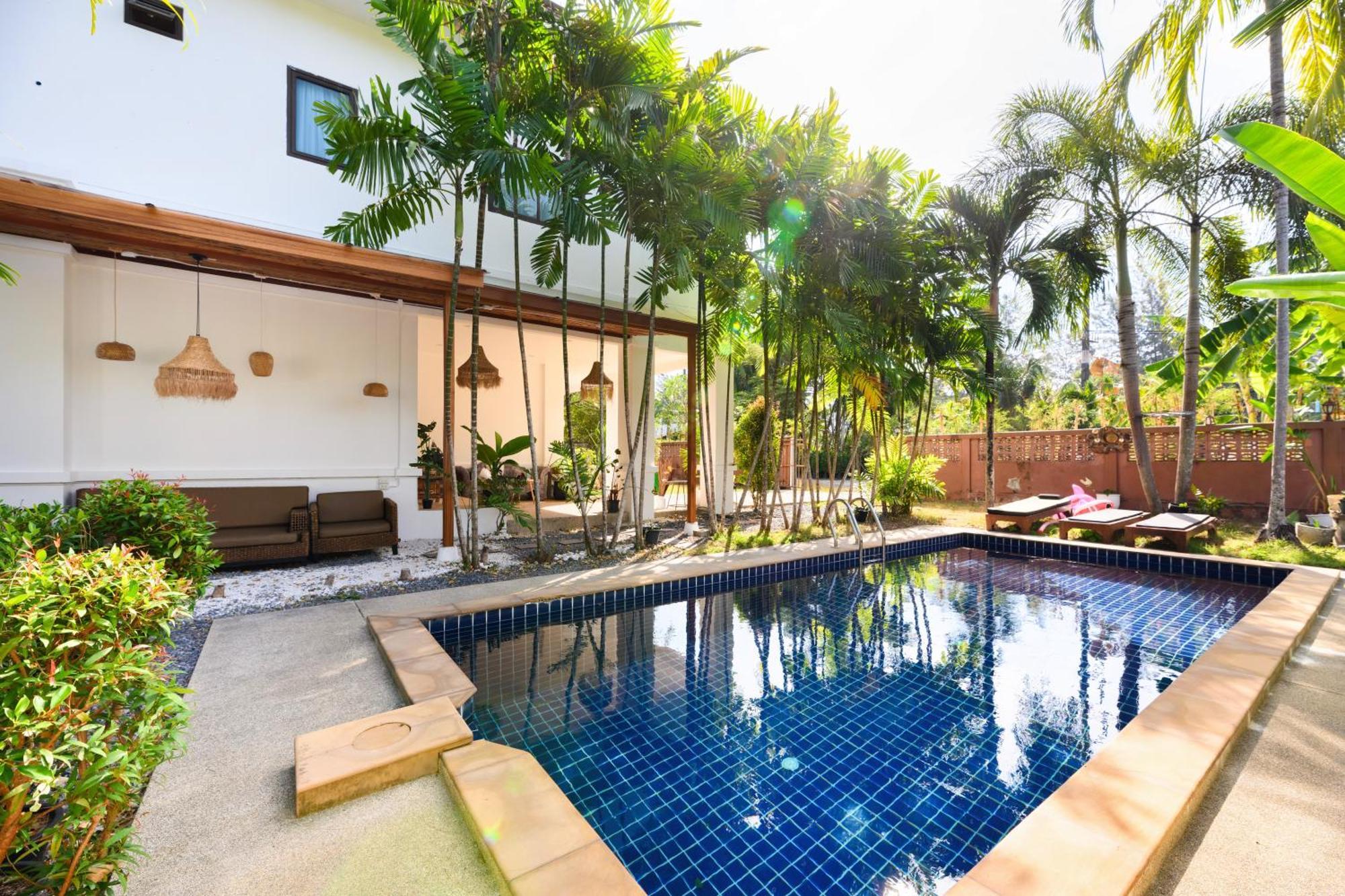Beachfront Pool Villa *